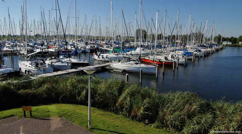 Der Yachthafen Yachthaven It Soal in Workum am IJsselmeer in Friesland / Niederlande - by Yachtfernsehen.com.